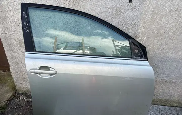 Toyota Avensis T250 Front door