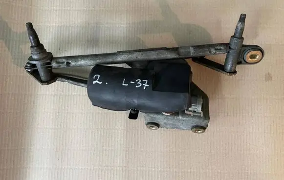 Renault Megane I Wiper motor 0390241352