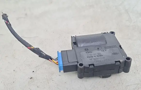 Audi A8 S8 D3 4E Air flap motor/actuator 4E0820511
