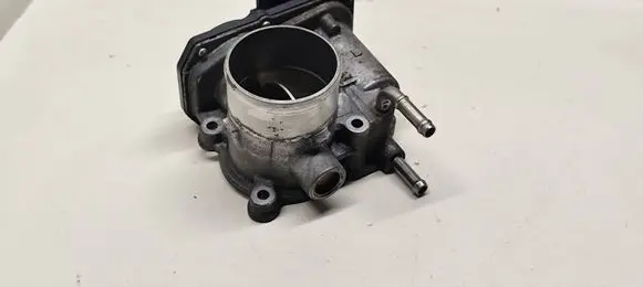 Toyota Avensis T270 Throttle valve 261000R020