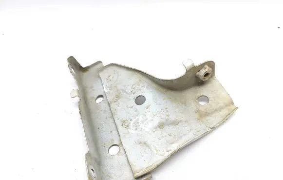 Toyota Land Cruiser (J200) Fender mounting bracket