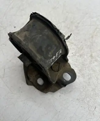 Mitsubishi Outlander Engine mount bracket