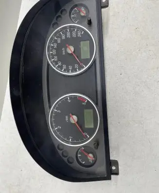 Ford Mondeo Mk III Speedometer (instrument cluster) 1S7F10841 44ZU187 D0PPA