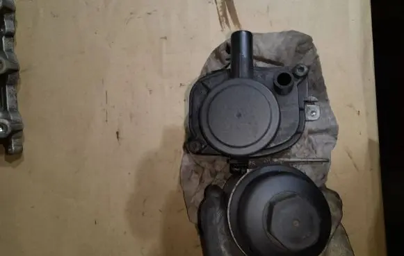 Volvo XC90 Oil filter cover 6740273266
