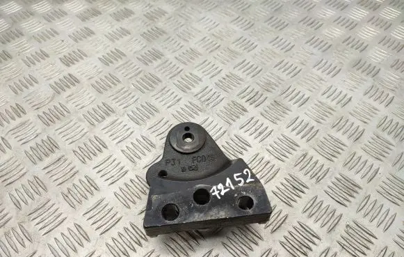 Hyundai Tucson TL Engine mounting bracket