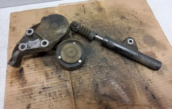 Seat Cordoba (6K) Generator/alternator belt tensioner 038145284 038903315C