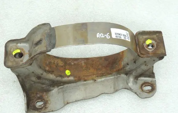 Alfa Romeo Giulietta Muffler mount bracket/holder 51955877 51955878