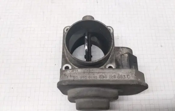 Volkswagen Golf IV Throttle valve 038128063C