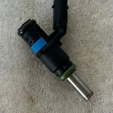 Audi A6 S6 C7 4G Fuel injector 06E906031