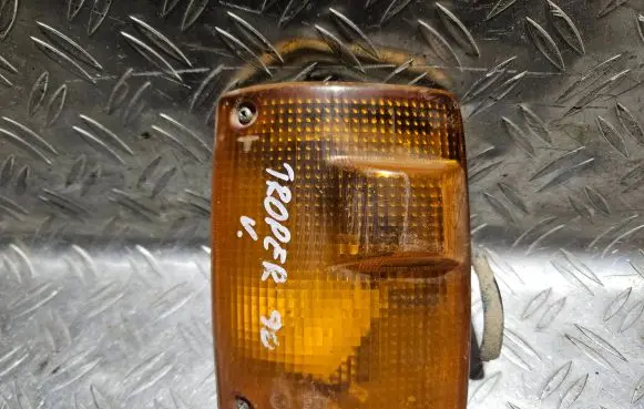 Isuzu Trooper Front indicator light IKI3228