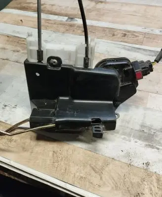 Hyundai Elantra Front door lock