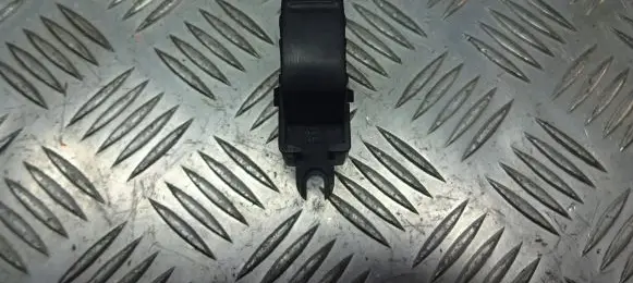 Nissan Note (E11) Quarter vent window switch 