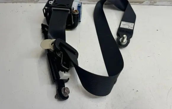 Mitsubishi Outlander Front seatbelt 0641141