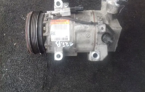 Renault Clio IV Air conditioning (A/C) compressor (pump) 926000050R