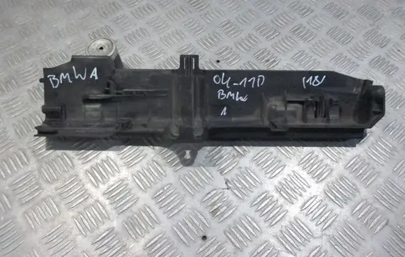 BMW 1 E81 E87 Radiator mount bracket 7524912