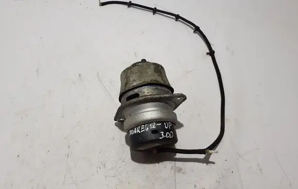 Engine mount bracket