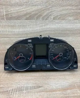 Volkswagen PASSAT CC Speedometer (instrument cluster) 3C8920970P A2C53219792 MPH