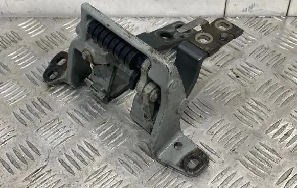 BMW 5 E60 E61 Tailgate/trunk/boot hinge 7061384