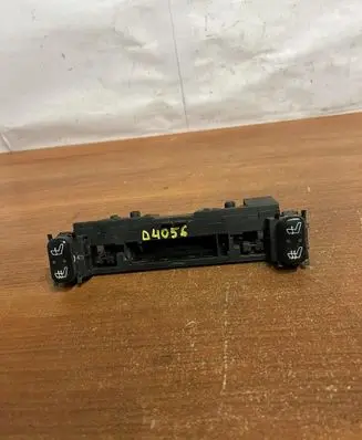 Mercedes-Benz E W210 Seat heating switch 2108200151 D4056