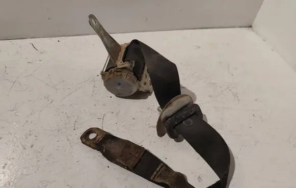 Toyota RAV 4 (XA30) Rear seatbelt 7Q1430