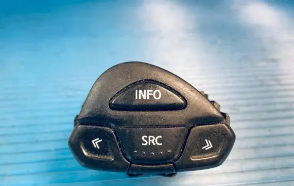 Nissan Primera Steering wheel buttons/switches 25552BN800