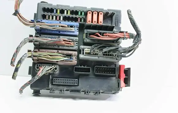 Opel Signum Fuse module 13112914 14CY45