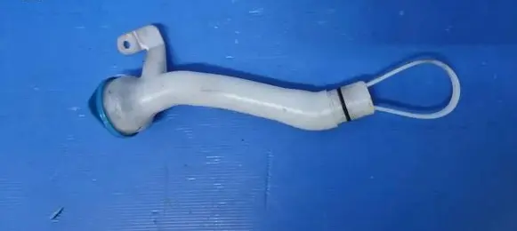 Suzuki Grand Vitara II Windshield washer fluid reservoir/tank