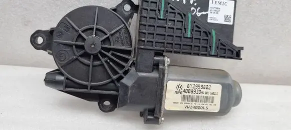Volkswagen Polo IV 9N3 Front door window regulator motor 6Y2959802