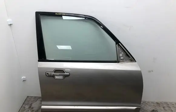 Mitsubishi Pajero Front door