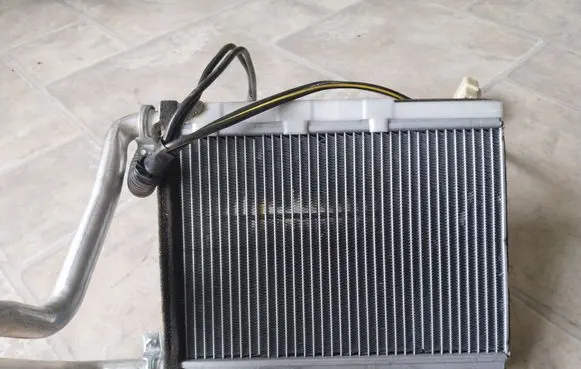 Toyota Corolla Verso AR10 A/C cooling radiator (condenser)