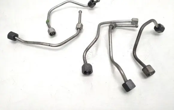 Volvo V40 Fuel injector supply line/pipe 