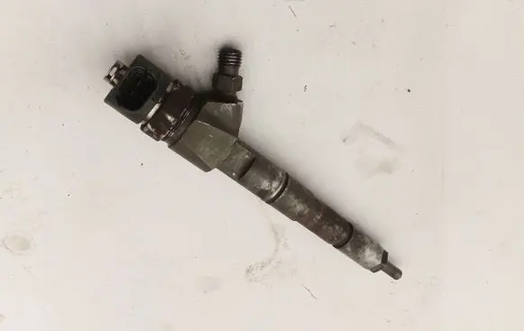 Opel Astra H Fuel injector 0445110243