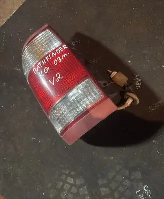 Nissan Pathfinder R50 Rear/tail lights 22063508