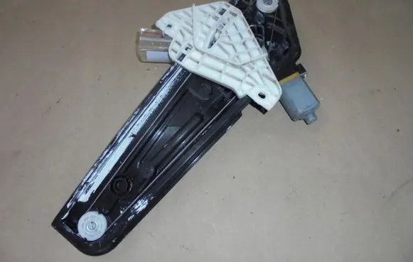 Hyundai Veloster Front door window regulator with motor 83402-2V000