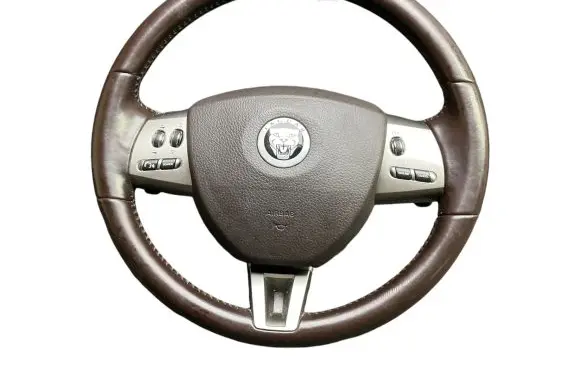 Jaguar XF Steering wheel 6W833F916AB 8X23043B13 J5080910039