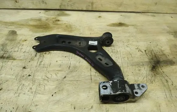 Volkswagen Touran II Front control arm 1K0199231J