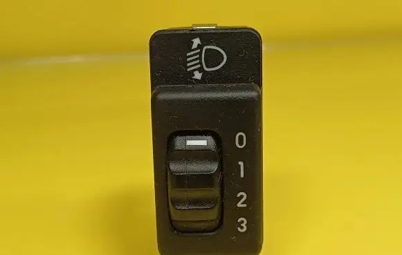 Opel Sintra Headlight level height control switch 90270514