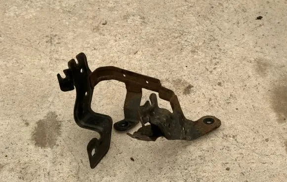 Volvo V60 Power steering pump mounting bracket 31317375 A0025478 C6S4B