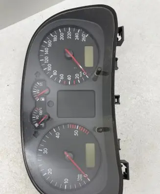 Volkswagen Golf IV Speedometer (instrument cluster) 1J0920805G 1110350515 0263628003