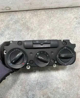 Volkswagen Golf V Climate control unit 1K0820047DP