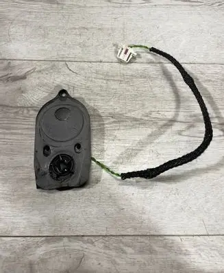 Front door high frequency speaker