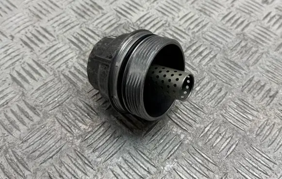 Toyota Corolla Verso AR10 Oil filter cover 156200R010
