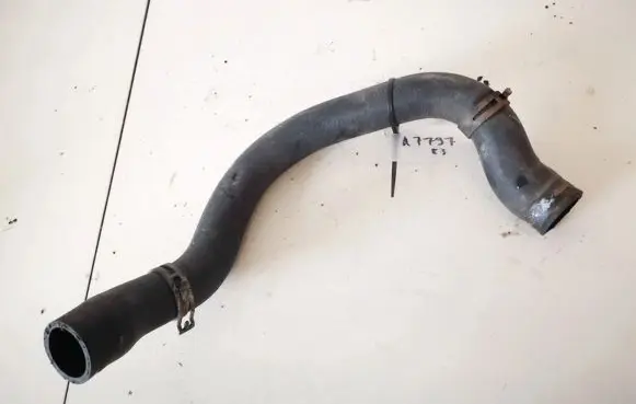 Volkswagen PASSAT B6 Engine coolant pipe/hose