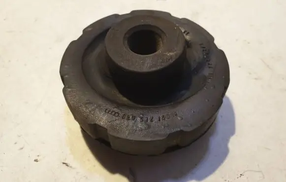 Audi A4 S4 B6 8E 8H Rear coil spring rubber mount 8E0512140