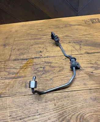Fuel injector supply line/pipe