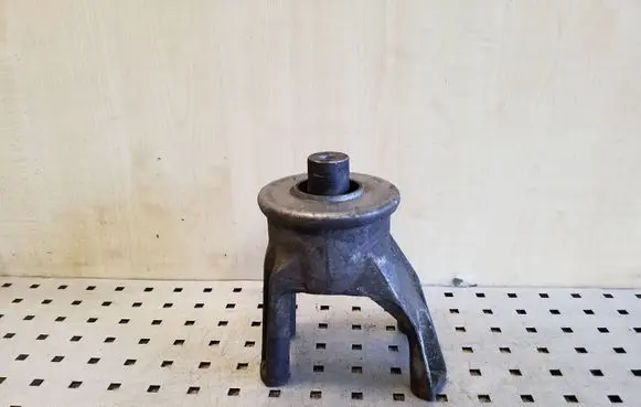 Engine mount bracket