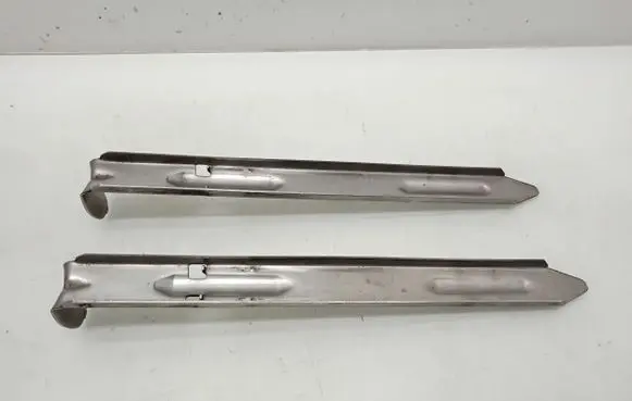 Headlight/headlamp mounting bracket