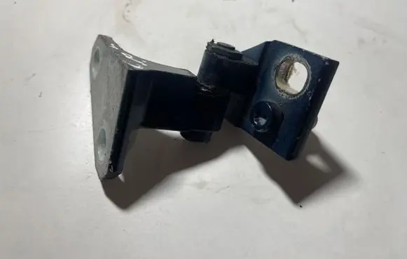 Volkswagen Golf Plus Front door upper hinge 1K0831402M