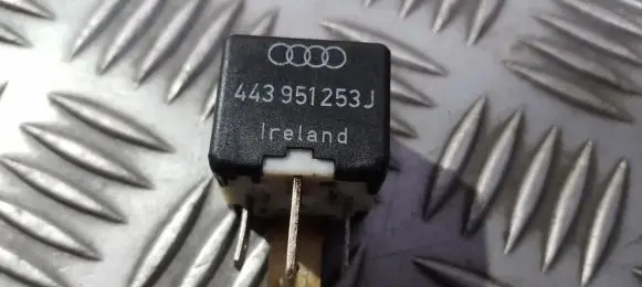 Volkswagen PASSAT B5 Other relay 443951253j 899511000