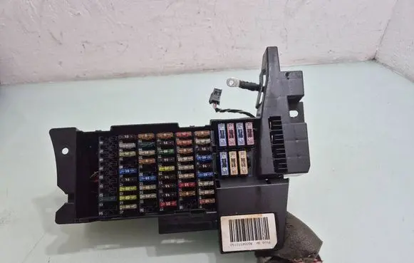 Mercedes-Benz B W245 Fuse module A1695451740